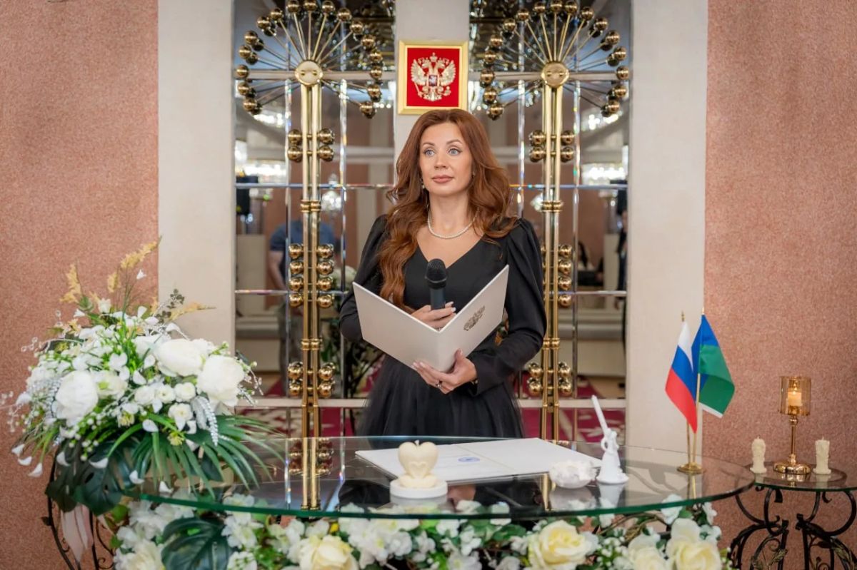 Руслан Кухарук поздравил молодоженов из Белоярского с бракосочетанием Руслан Кухарук поздравил молодоженов из Белоярского с бракосочетанием