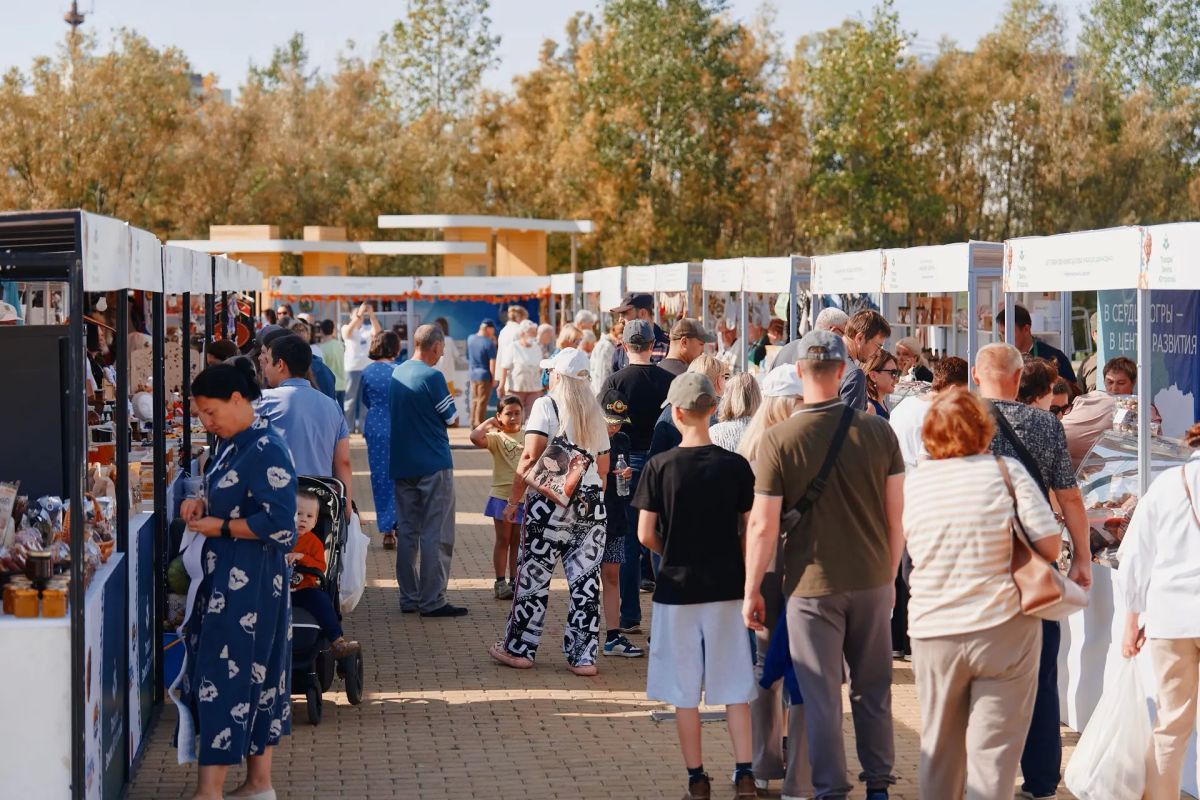 В Сургуте открылась ярмарка «Товары земли Югорской» В Сургуте открылась ярмарка «Товары земли Югорской»