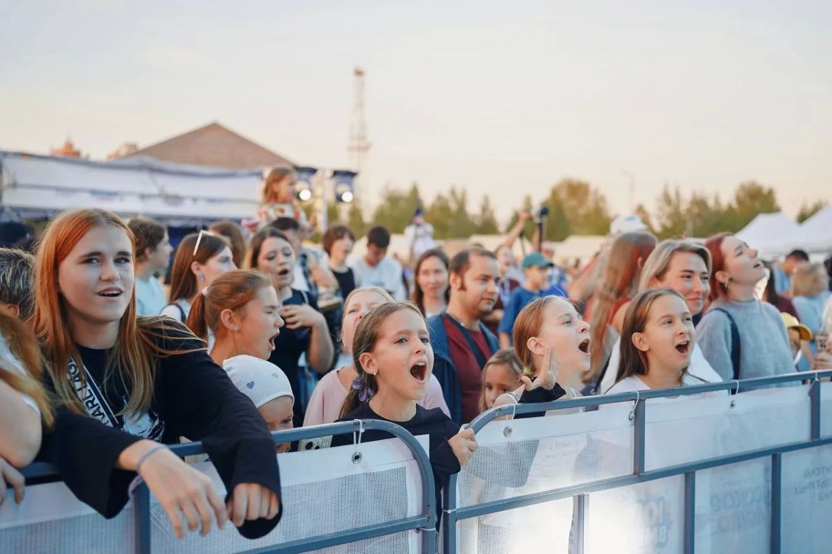 Рэпер ST и этно-группа «Полынь Folk» выступили на фестивале «Русское лето» #ZaРоссию в Сургуте Рэпер ST и этно-группа «Полынь Folk» выступили на фестивале «Русское лето» #ZaРоссию в Сургуте