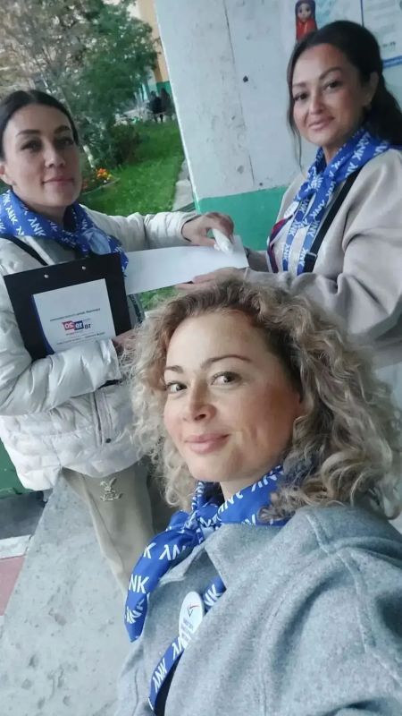 Обходчики Нижневартовска прошли больше половины маршрута в рамках проекта «ИнформУИК» - подомовой обход продолжается! Обходчики Нижневартовска прошли больше половины маршрута в рамках проекта «ИнформУИК» - подомовой обход продолжается!