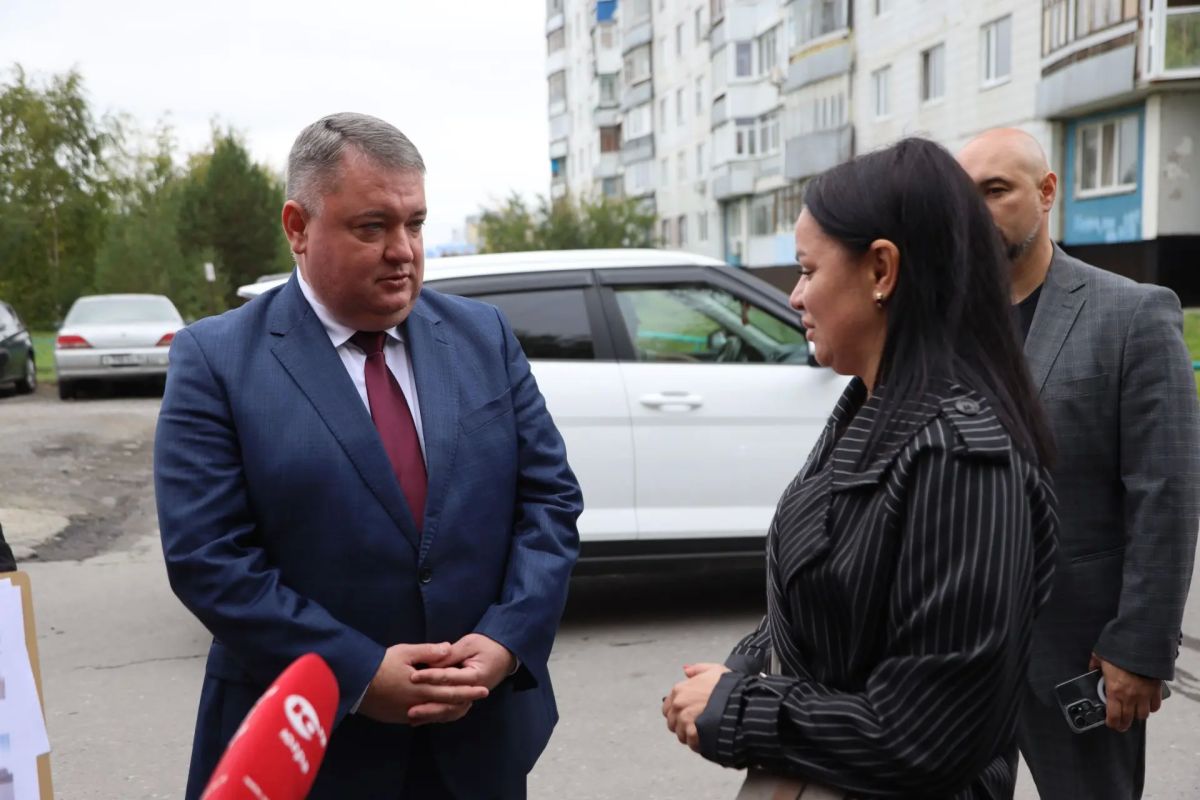 Дмитрий Кощенко: После заседания городского штаба по строительству вместе с коллегами и представителями общественности выехали на осмотр объектов благоустройства Дмитрий Кощенко: После заседания городского штаба по строительству вместе с коллегами и представителями общественности выехали на осмотр объектов благоустройства