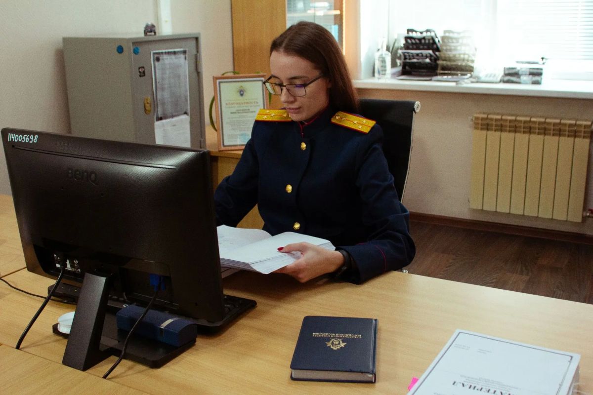 Житель Нижневартовска подозревается в применении насилия в отношении представителя власти и нанесении побоев несовершеннолетней