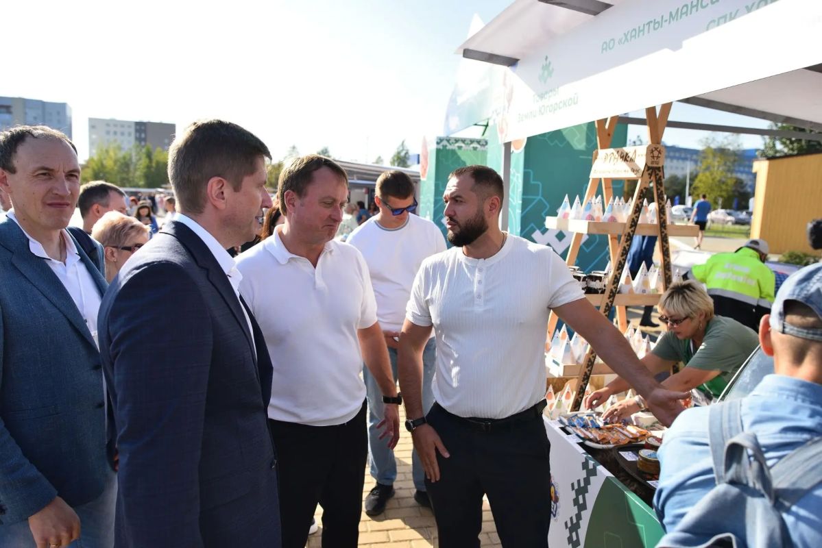 Предприниматели Ханты-Мансийска представили свою продукцию на ярмарке «Товары земли Югорской», которая прошла на минувших выходных в Сургуте Предприниматели Ханты-Мансийска представили свою продукцию на ярмарке «Товары земли Югорской», которая прошла на минувших выходных в Сургуте