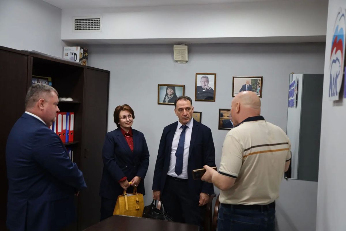 Дмитрий Кощенко: Провёл личный приём граждан в общественной приёмной местного отделения партии «Единая Россия» Дмитрий Кощенко: Провёл личный приём граждан в общественной приёмной местного отделения партии «Единая Россия»