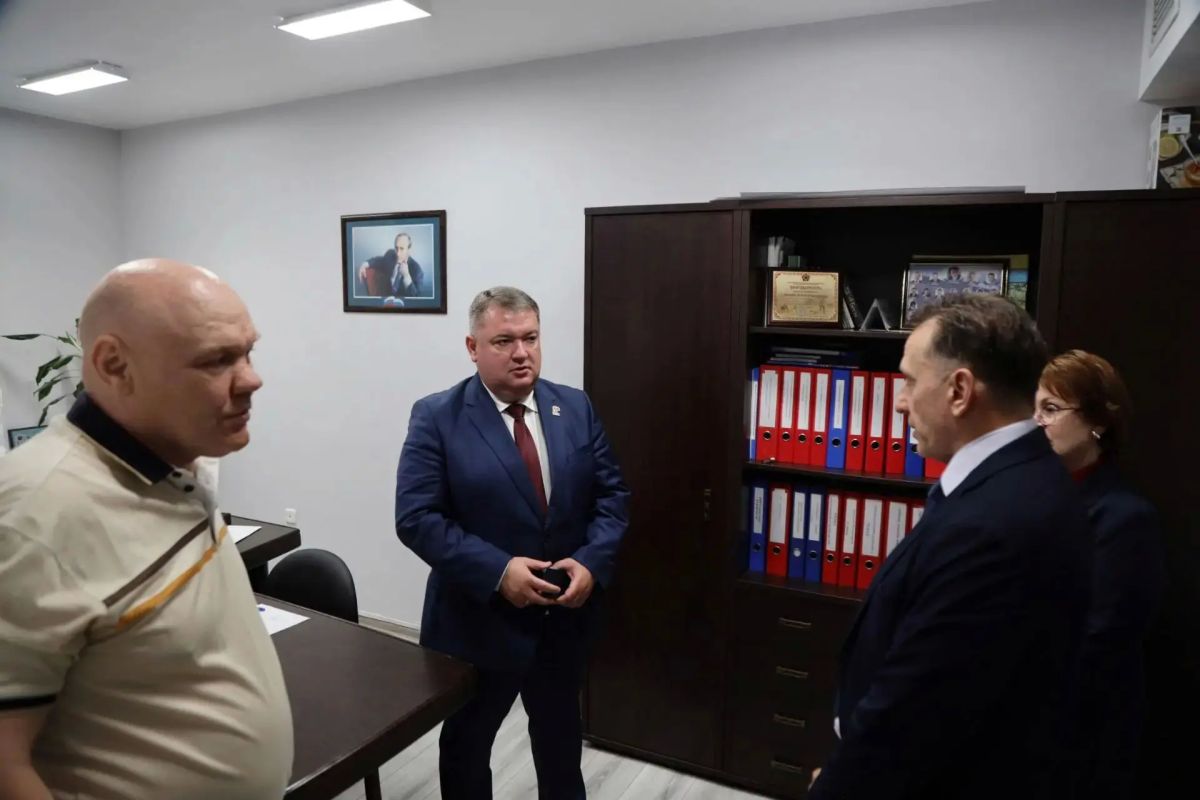 Дмитрий Кощенко: Провёл личный приём граждан в общественной приёмной местного отделения партии «Единая Россия» Дмитрий Кощенко: Провёл личный приём граждан в общественной приёмной местного отделения партии «Единая Россия»