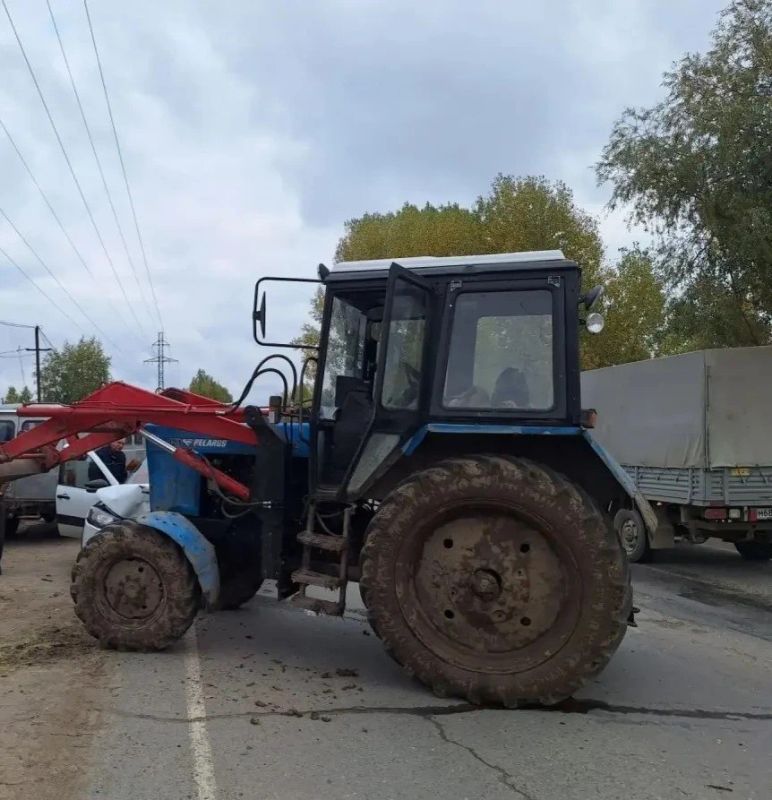 В Нижневартовске пенсионер врезался в сломанный трактор В Нижневартовске пенсионер врезался в сломанный трактор
