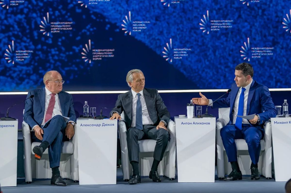 Руслан Кухарук выступил на пленарной сессии TNF 2026 в Тюмени Руслан Кухарук выступил на пленарной сессии TNF 2026 в Тюмени
