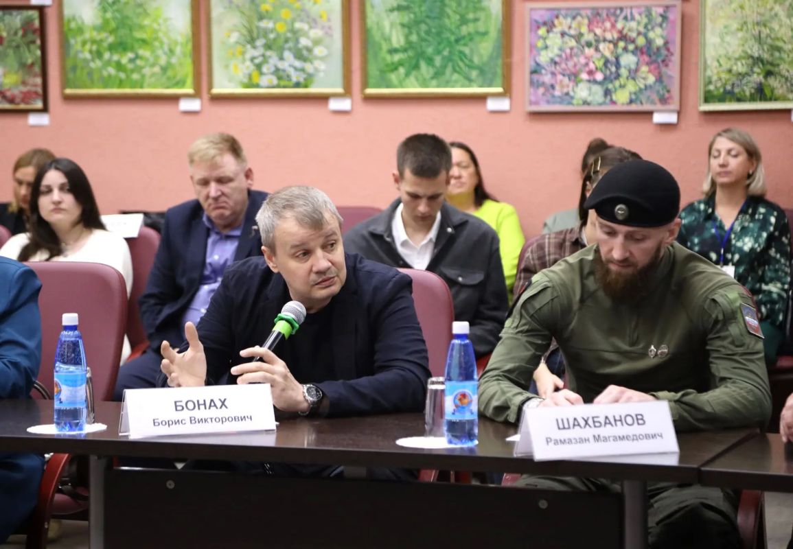 Дмитрий Кощенко: Защита прав жителей — это ежедневная и кропотливая работа, которая требует тесного взаимодействия всех уровней власти. Дмитрий Кощенко: Защита прав жителей — это ежедневная и кропотливая работа, которая требует тесного взаимодействия всех уровней власти.