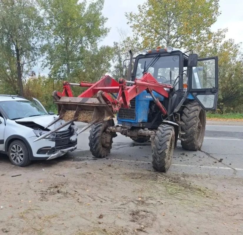 И снова ДТП со стоящим трактором!