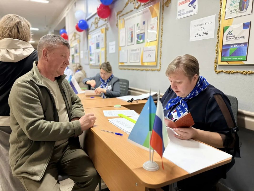 Дмитрий Кощенко: Сегодняшнее утро вместе с супругой начал с посещения избирательного участка Дмитрий Кощенко: Сегодняшнее утро вместе с супругой начал с посещения избирательного участка