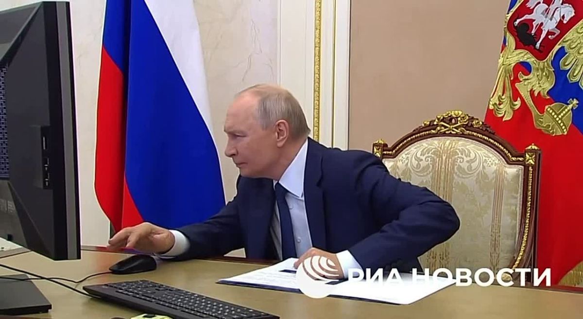 Владимир Путин проголосовал онлайн на выборах в Госдуму