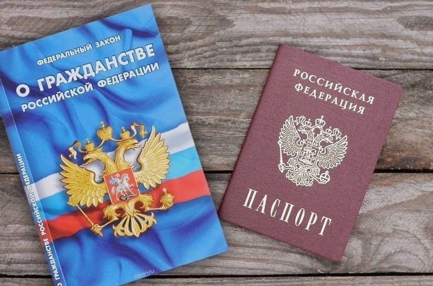 Жительница Сургута осуждена за фиктивную постановку на учет 75 граждан РФ