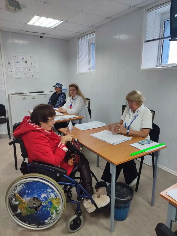 В дни голосования на избирательных участках округа созданы все условия, чтобы сделать свой выбор мог каждый житель, независимо от ограничений по здоровью В дни голосования на избирательных участках округа созданы все условия, чтобы сделать свой выбор мог каждый житель, независимо от ограничений по здоровью