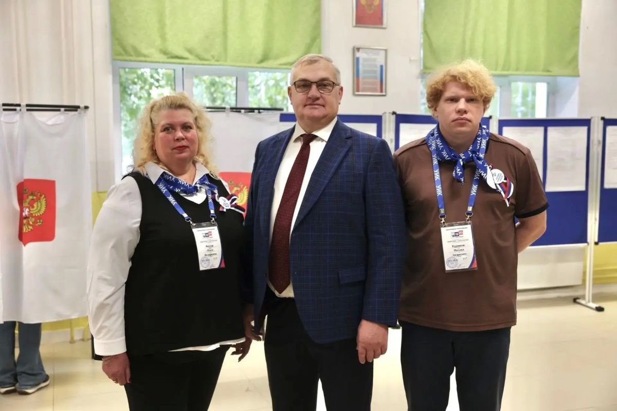 Одним из первых исполнил свой гражданский долг, проголосовав в рамках проходящей избирательной кампании, председатель Думы Нижневартовска Алексей Сатинов Одним из первых исполнил свой гражданский долг, проголосовав в рамках проходящей избирательной кампании, председатель Думы Нижневартовска Алексей Сатинов