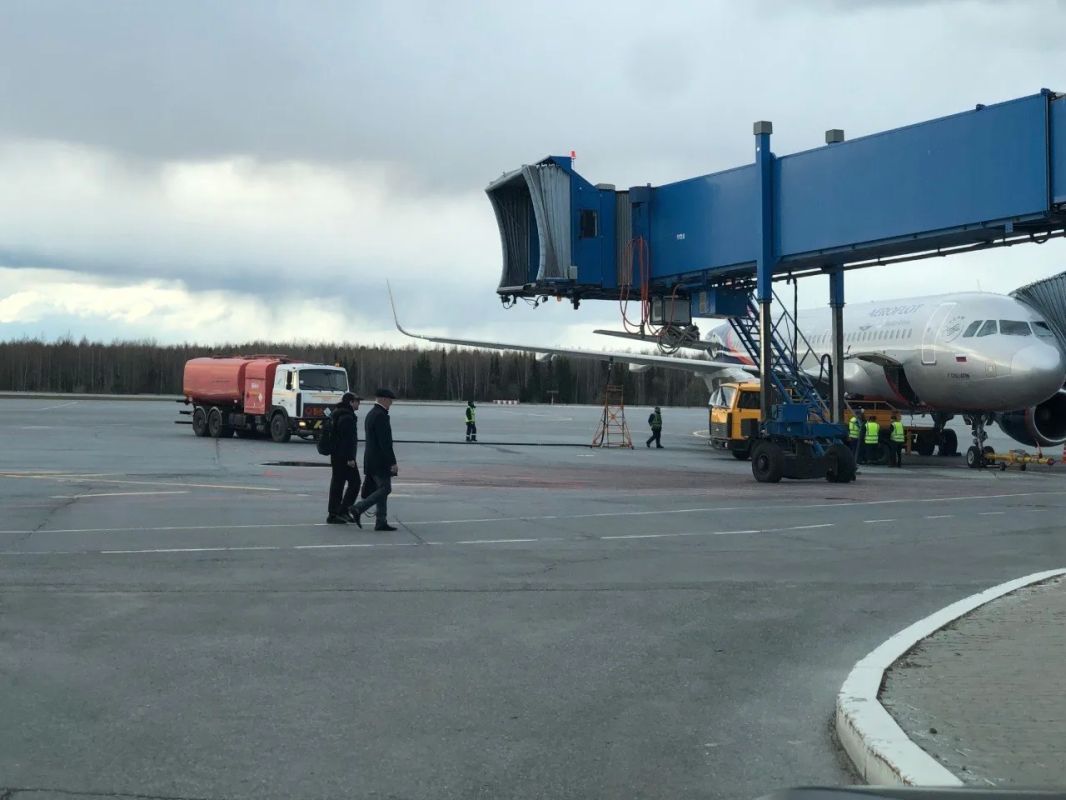 В аэропорту Ханты-Мансийска модернизируют телескопические трапы В аэропорту Ханты-Мансийска модернизируют телескопические трапы