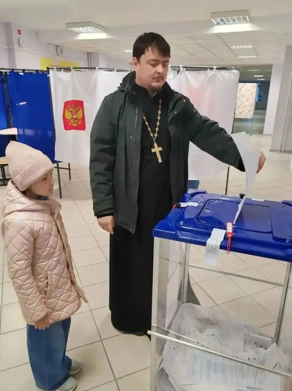 Духовенство Ханты-Мансийской епархии принимает участие в голосовании Духовенство Ханты-Мансийской епархии принимает участие в голосовании