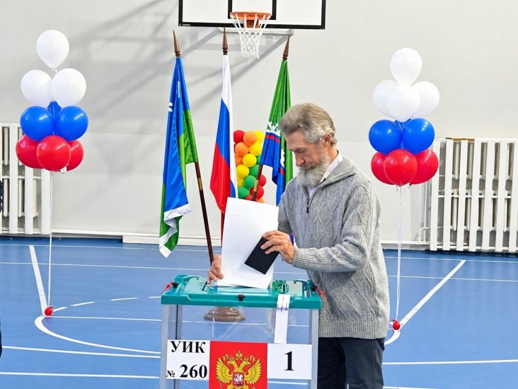 Вот это мы понимаем: в свой день рождения — первым на выборы!