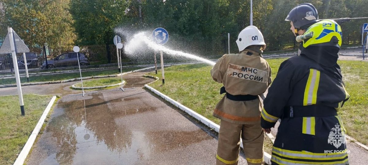 В Нефтеюганске прошел муниципальный этап «Школы безопасности» В Нефтеюганске прошел муниципальный этап «Школы безопасности»