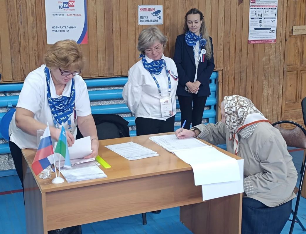 100-летняя труженица тыла пришла на избирательный участок в Пойковском 100-летняя труженица тыла пришла на избирательный участок в Пойковском