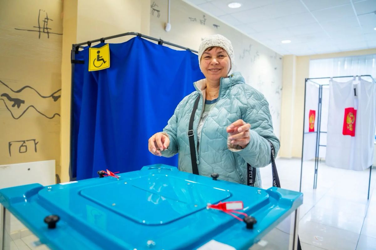 За два дня голосования на избирательные участки Югры пришли тысячи жителей — от Ханты-Мансийска до самых отдаленных поселков За два дня голосования на избирательные участки Югры пришли тысячи жителей — от Ханты-Мансийска до самых отдаленных поселков