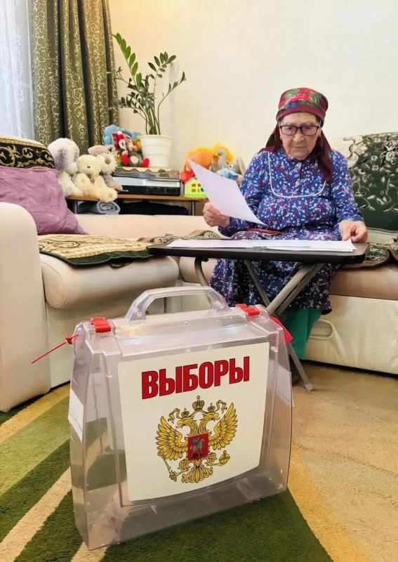 100-летняя жительница Излучинска проголосовала на дому 100-летняя жительница Излучинска проголосовала на дому