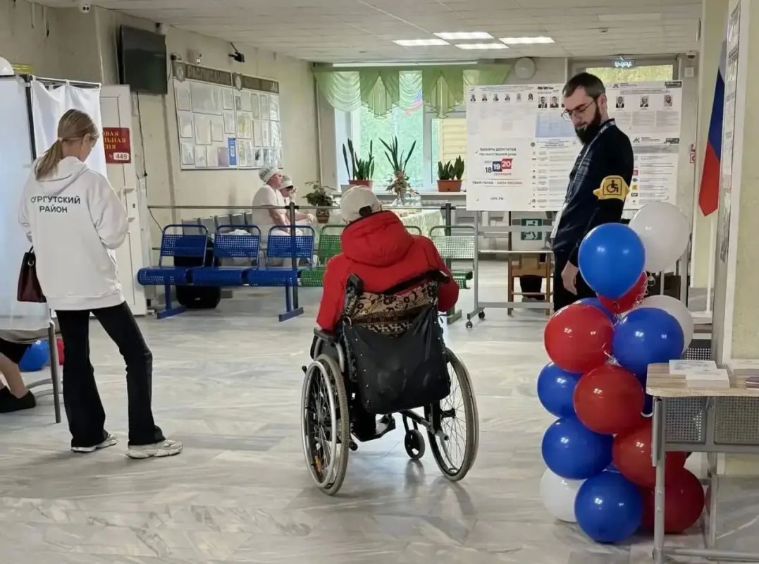 На избирательных участках Югры созданы все условия для реализации активного избирательного права всеми категориями населения, в том числе маломобильными гражданами, пожилыми избирателями, людьми с ограниченными возможностями... На избирательных участках Югры созданы все условия для реализации активного избирательного права всеми категориями населения, в том числе маломобильными гражданами, пожилыми избирателями, людьми с ограниченными возможностями...