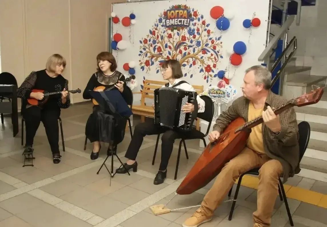 Более 400 концертных площадок задействованы в масштабном окружном фестивале «ЮГРА – ВМЕСТЕ!» Более 400 концертных площадок задействованы в масштабном окружном фестивале «ЮГРА – ВМЕСТЕ!»