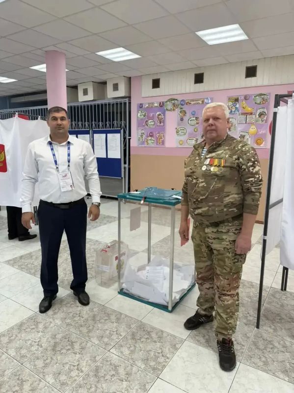 Участники СВО, ветераны боевых действий, Герои России приходят на избирательные участки Югры, чтобы проголосовать на выборах в государственный, окружной, областной и городские парламенты Участники СВО, ветераны боевых действий, Герои России приходят на избирательные участки Югры, чтобы проголосовать на выборах в государственный, окружной, областной и городские парламенты