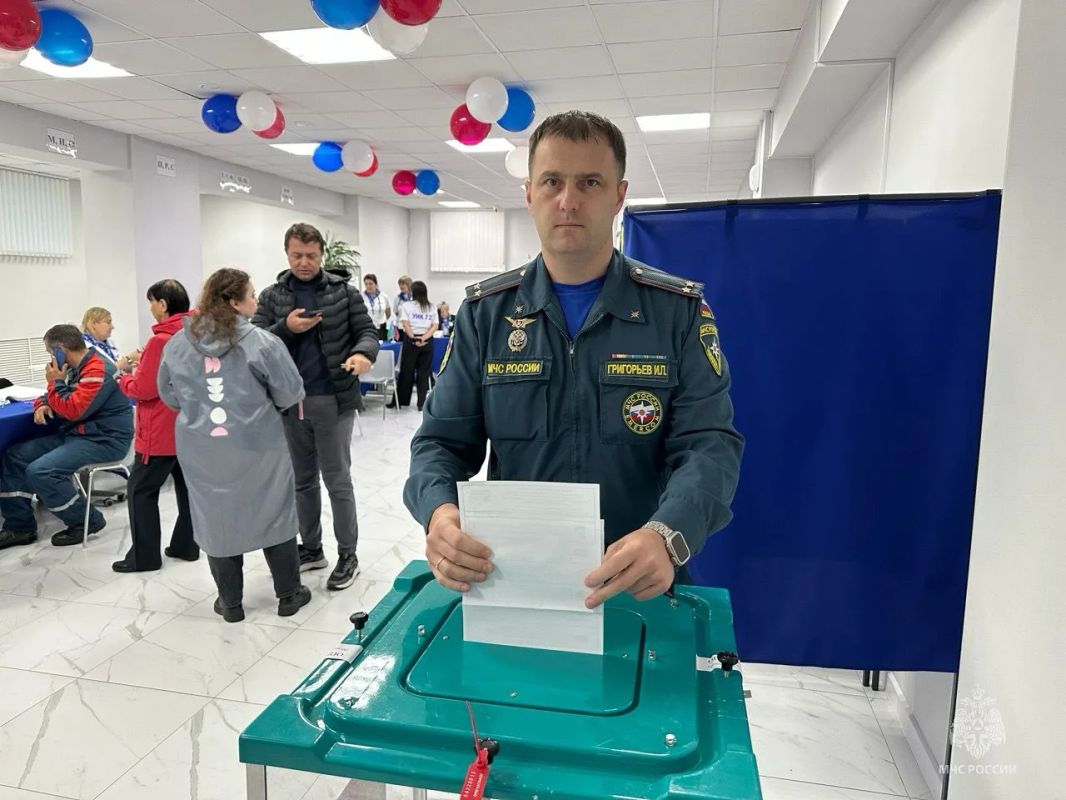 Безопасность избирательных участков обеспечили сотрудники МЧС Югры Безопасность избирательных участков обеспечили сотрудники МЧС Югры