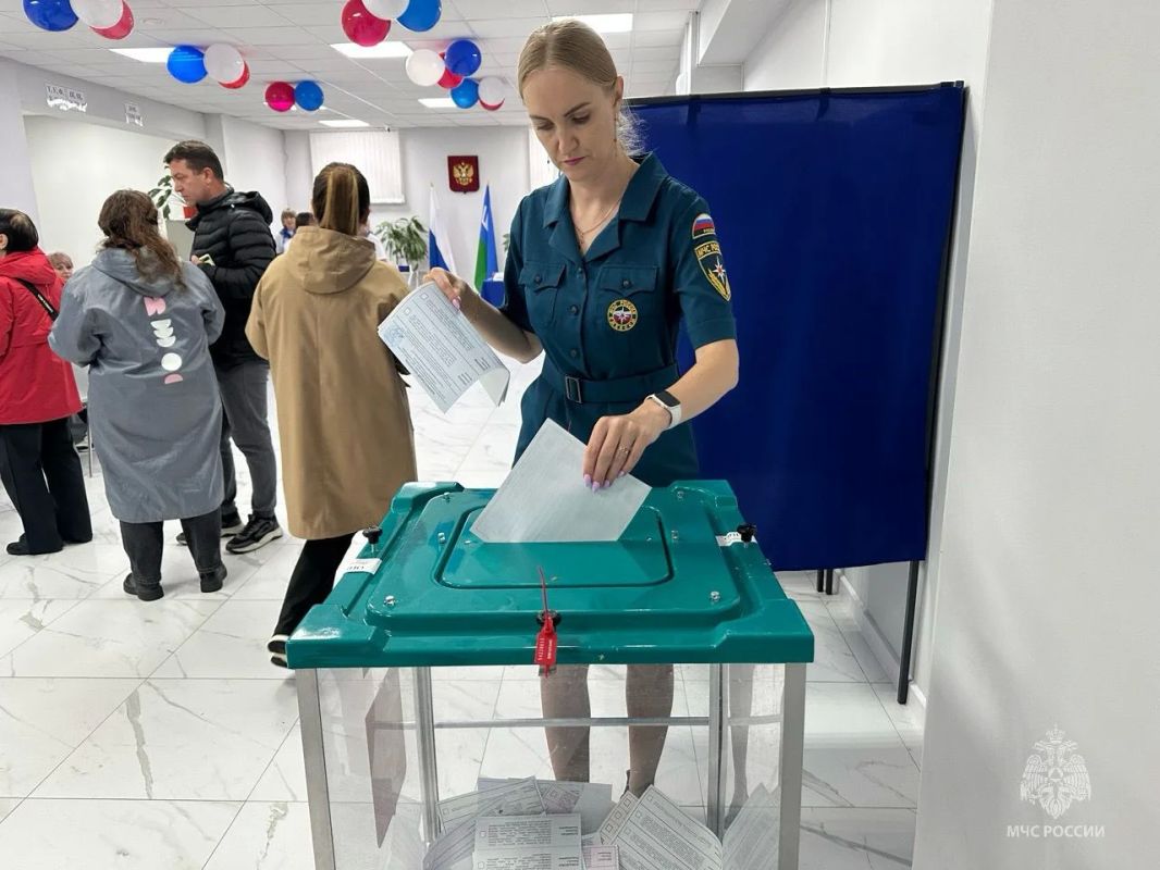 Безопасность избирательных участков обеспечили сотрудники МЧС Югры Безопасность избирательных участков обеспечили сотрудники МЧС Югры