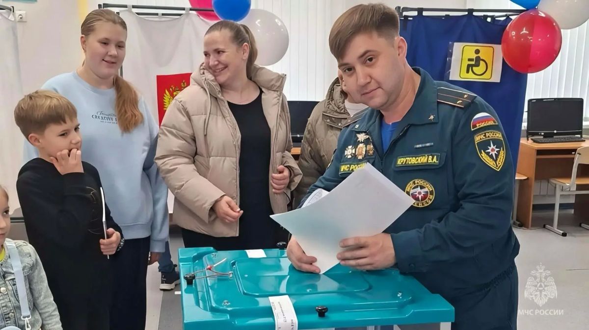 Безопасность избирательных участков обеспечили сотрудники МЧС Югры Безопасность избирательных участков обеспечили сотрудники МЧС Югры