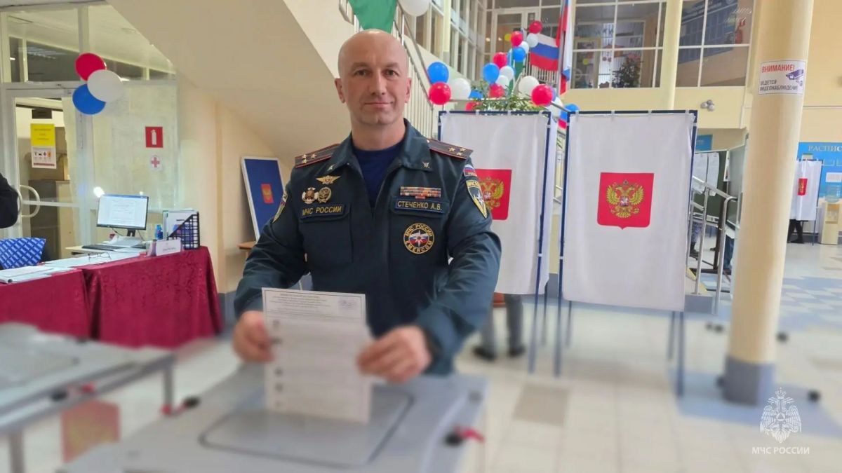 Безопасность избирательных участков обеспечили сотрудники МЧС Югры Безопасность избирательных участков обеспечили сотрудники МЧС Югры