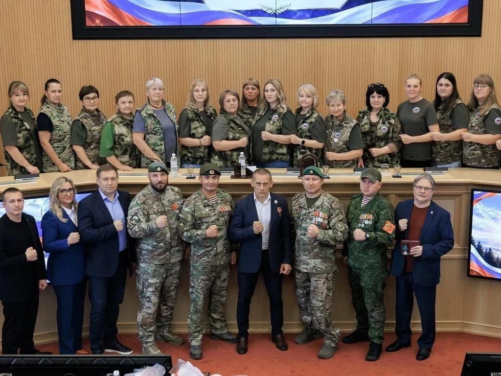 В Думе Югры чествовали волонтеров, помогающих фронту, и семьи бойцов, погибших на СВО В Думе Югры чествовали волонтеров, помогающих фронту, и семьи бойцов, погибших на СВО