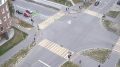 Два пацана (на вид 7-8 лет) вдвоем рассекают по проезжей части на микробайке