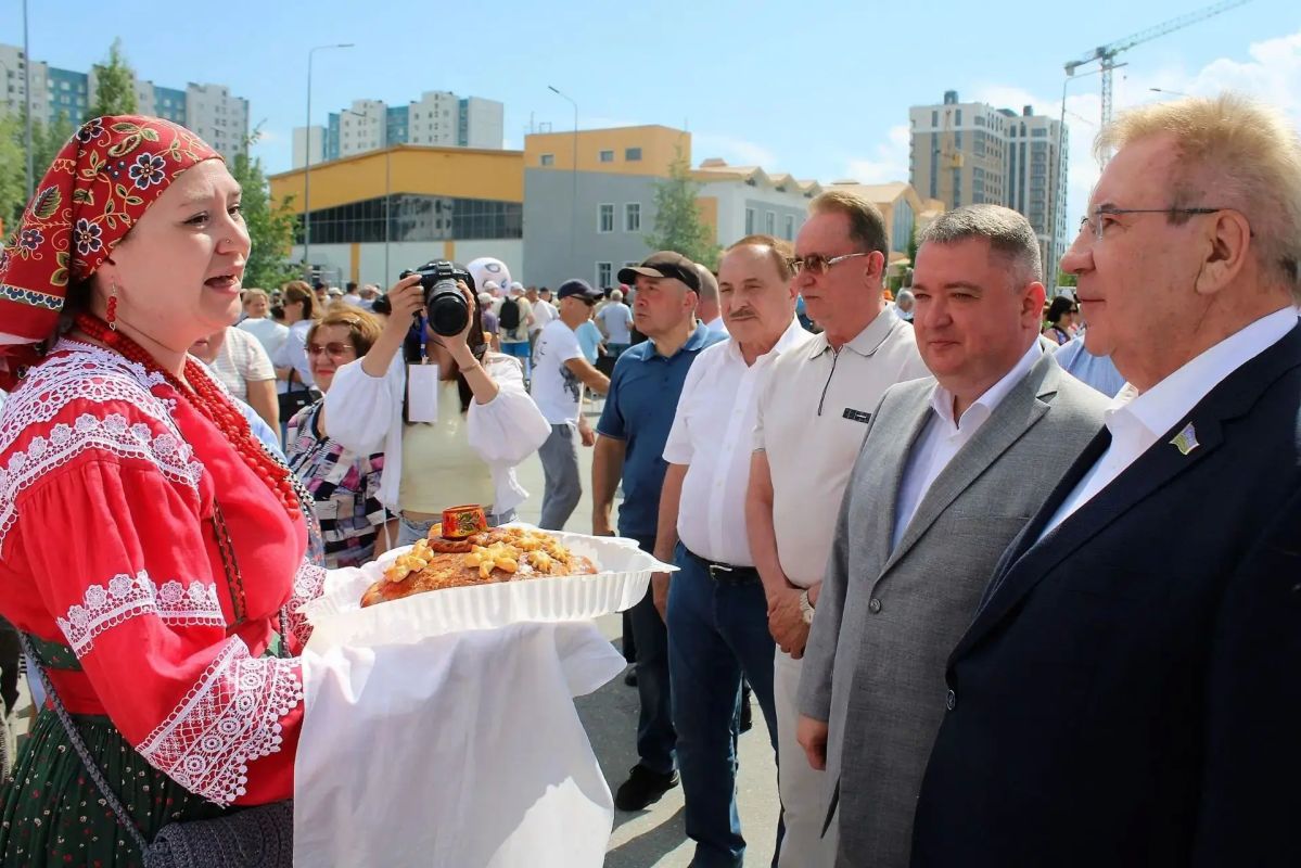 Дмитрий Кощенко: С большой радостью и гордостью сообщаю о значимом достижении нашего города: муниципальное бюджетное учреждение «Центр национальных культур» стало лауреатом первой степени в окружном смотре деятельности... Дмитрий Кощенко: С большой радостью и гордостью сообщаю о значимом достижении нашего города: муниципальное бюджетное учреждение «Центр национальных культур» стало лауреатом первой степени в окружном смотре деятельности...