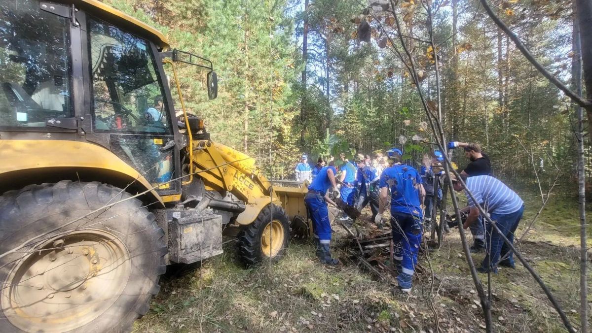 В рамках всероссийской акции «Сохраним лес» в районе деревни Сайгатина Сургутского района состоялся большой субботник! В рамках всероссийской акции «Сохраним лес» в районе деревни Сайгатина Сургутского района состоялся большой субботник!