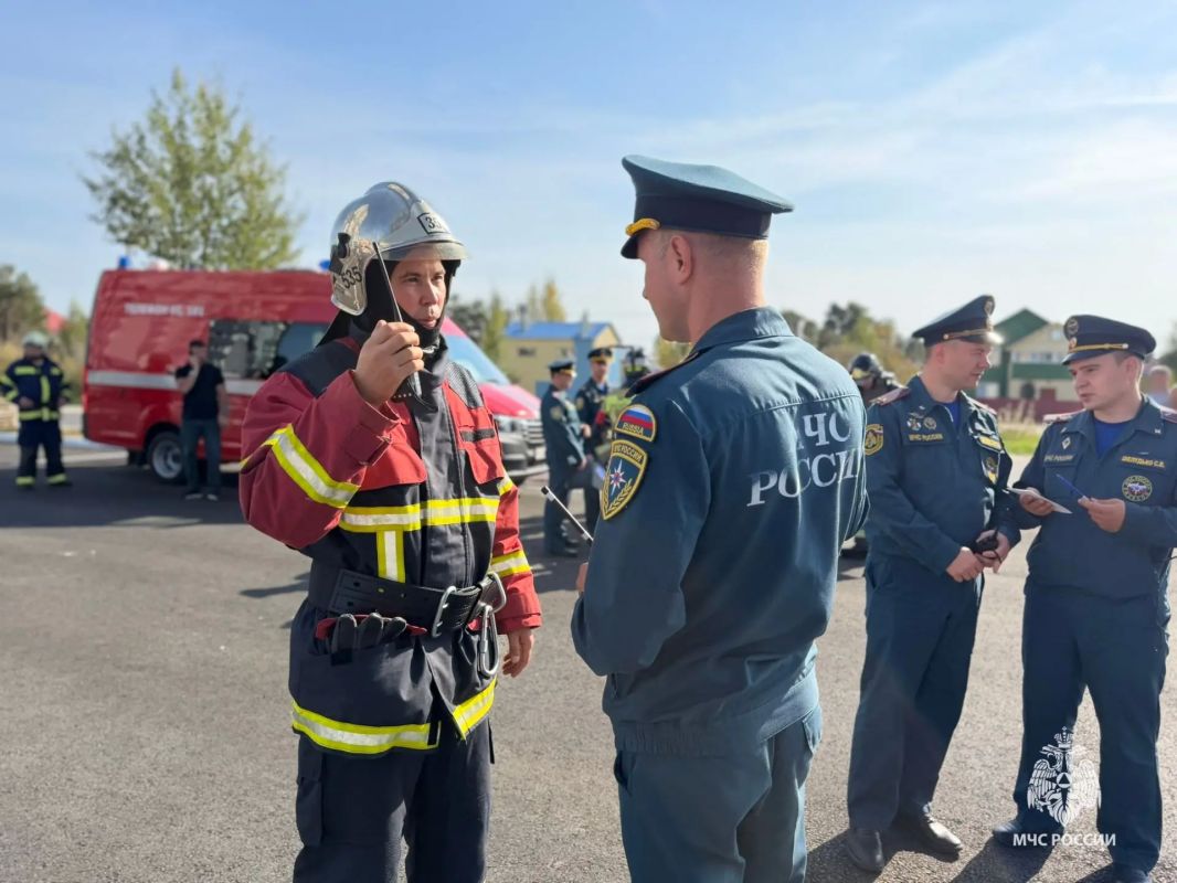 Пожарные Лянтора провели учения в высотном здании Пожарные Лянтора провели учения в высотном здании