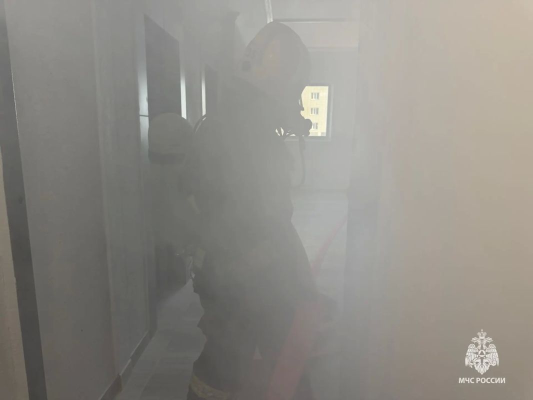 Пожарные Лянтора провели учения в высотном здании Пожарные Лянтора провели учения в высотном здании