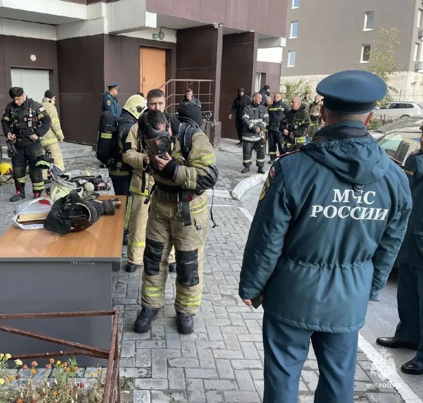 В Нижневартовске прошли соревнования «Вертикальный вызов» среди пожарных и спасателей В Нижневартовске прошли соревнования «Вертикальный вызов» среди пожарных и спасателей