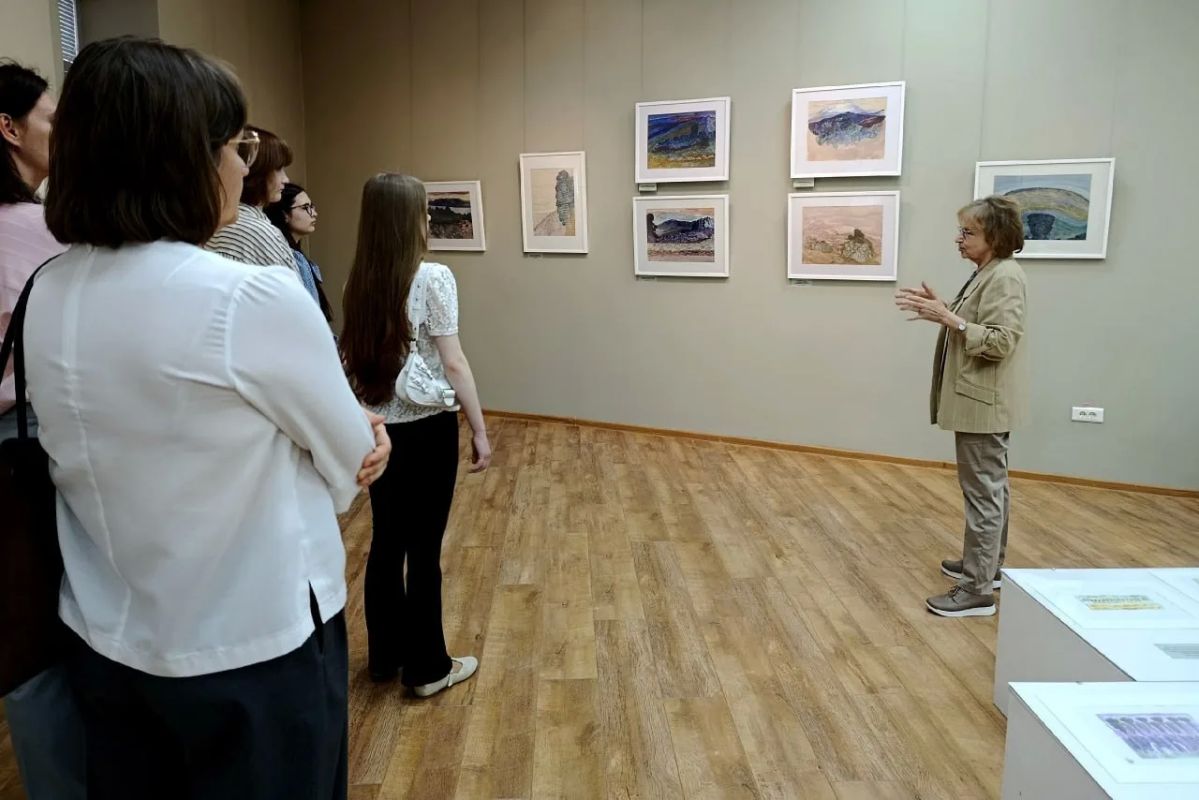 Загляните в юность гения. В окружной столице действует удивительная выставка акварельных работ из фондов музея художника с мировым именем Геннадия Райшева