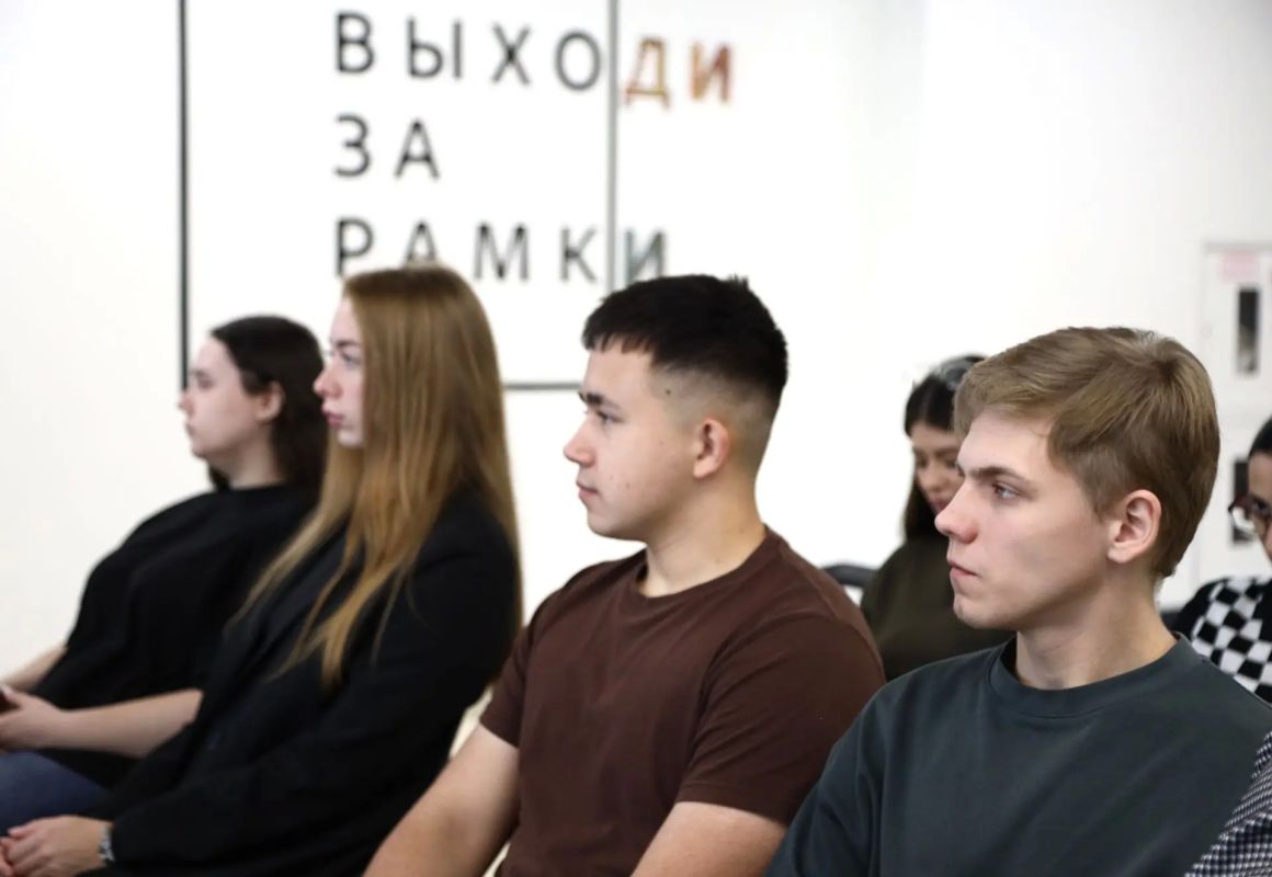 Дмитрий Кощенко: Вместе создаем будущее. Провел заседание Координационного совета по взаимодействию с Общероссийским движением детей и молодежи «Движение первых» Дмитрий Кощенко: Вместе создаем будущее. Провел заседание Координационного совета по взаимодействию с Общероссийским движением детей и молодежи «Движение первых»
