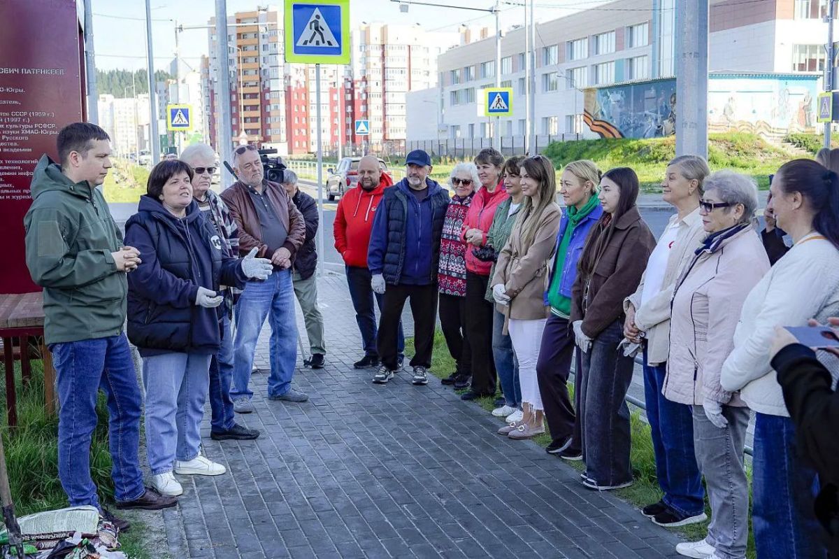 В Ханты-Мансийске появилась аллея журналистов В Ханты-Мансийске появилась аллея журналистов