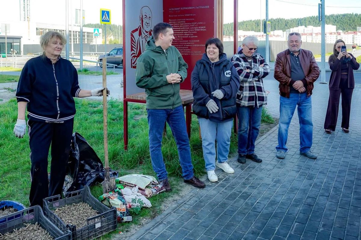 В Ханты-Мансийске появилась аллея журналистов В Ханты-Мансийске появилась аллея журналистов