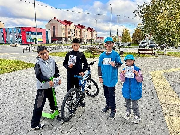 Общественники и полицейские в Белоярском в День Интернета напоминают детям о цифровой безопасности Общественники и полицейские в Белоярском в День Интернета напоминают детям о цифровой безопасности