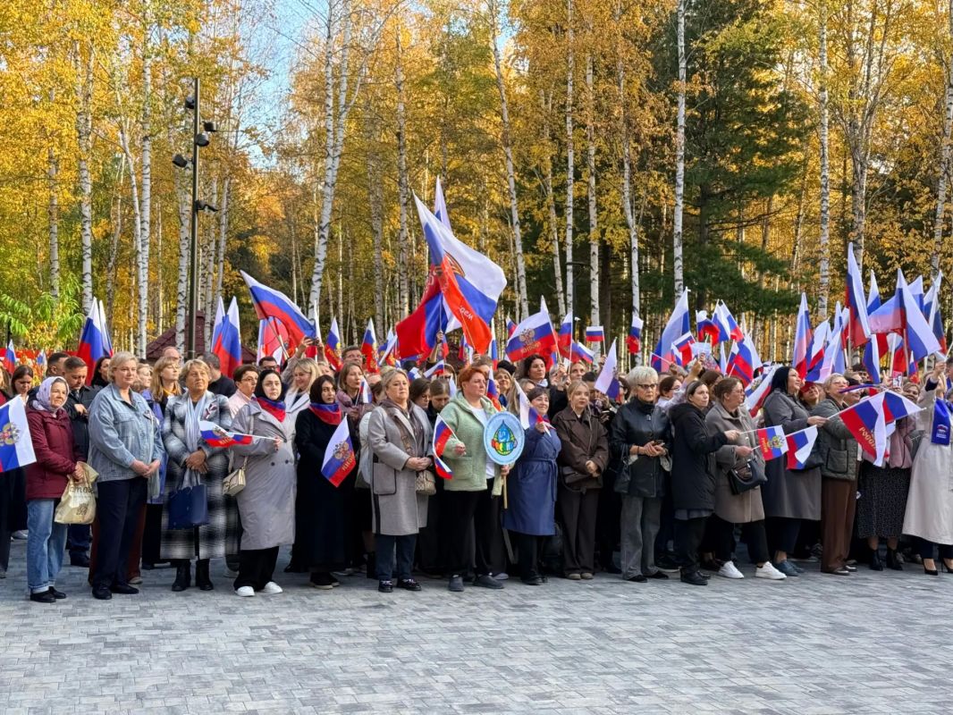 Дмитрий Кощенко: В единстве — наша сила! Сегодня в Парке Победы состоялся торжественный концерт, посвященный важной исторической дате — Дню принятия в Российскую Федерацию Донецкой и Луганской Народных Республик, Запорожской... Дмитрий Кощенко: В единстве — наша сила! Сегодня в Парке Победы состоялся торжественный концерт, посвященный важной исторической дате — Дню принятия в Российскую Федерацию Донецкой и Луганской Народных Республик, Запорожской...