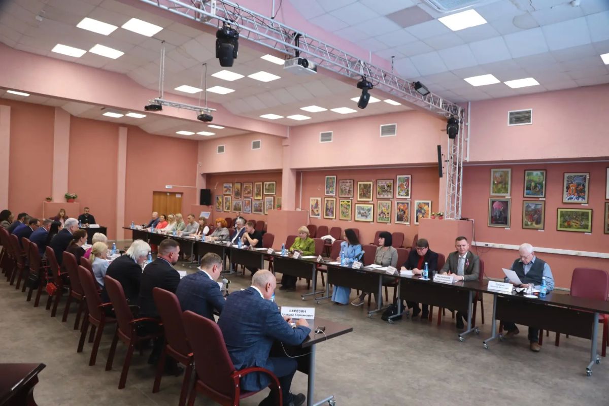 Глава города Дмитрий Кощенко принял участие в заседании Общественной палаты Глава города Дмитрий Кощенко принял участие в заседании Общественной палаты