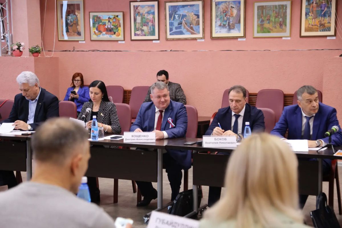 Глава города Дмитрий Кощенко принял участие в заседании Общественной палаты Глава города Дмитрий Кощенко принял участие в заседании Общественной палаты