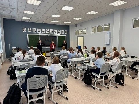 Стражи порядка в Когалыме провели профилактическую беседу с подростками на тему безопасного поведения