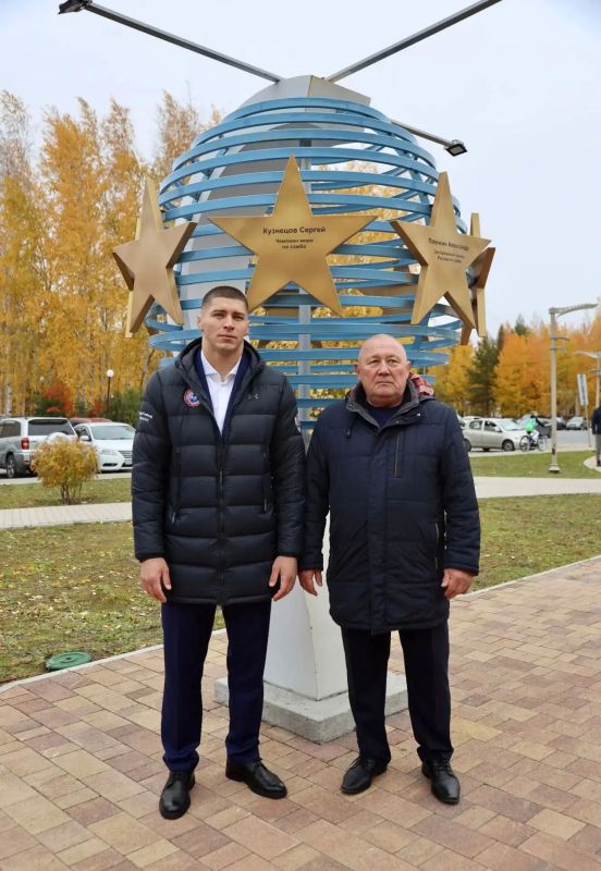 Дмитрий Кощенко: Ещё одно яркое спортивное событие субботы состоялось в Сквере спортивной славы Нижневартовска Дмитрий Кощенко: Ещё одно яркое спортивное событие субботы состоялось в Сквере спортивной славы Нижневартовска