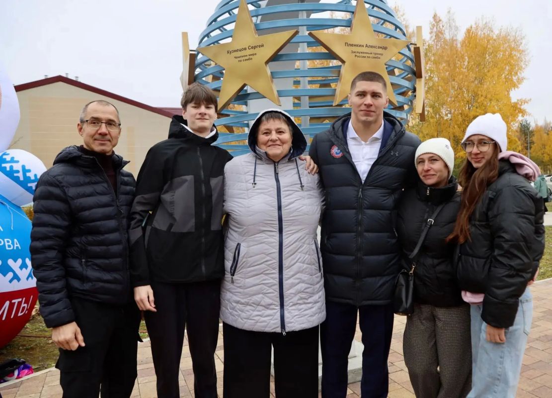 Дмитрий Кощенко: Ещё одно яркое спортивное событие субботы состоялось в Сквере спортивной славы Нижневартовска Дмитрий Кощенко: Ещё одно яркое спортивное событие субботы состоялось в Сквере спортивной славы Нижневартовска